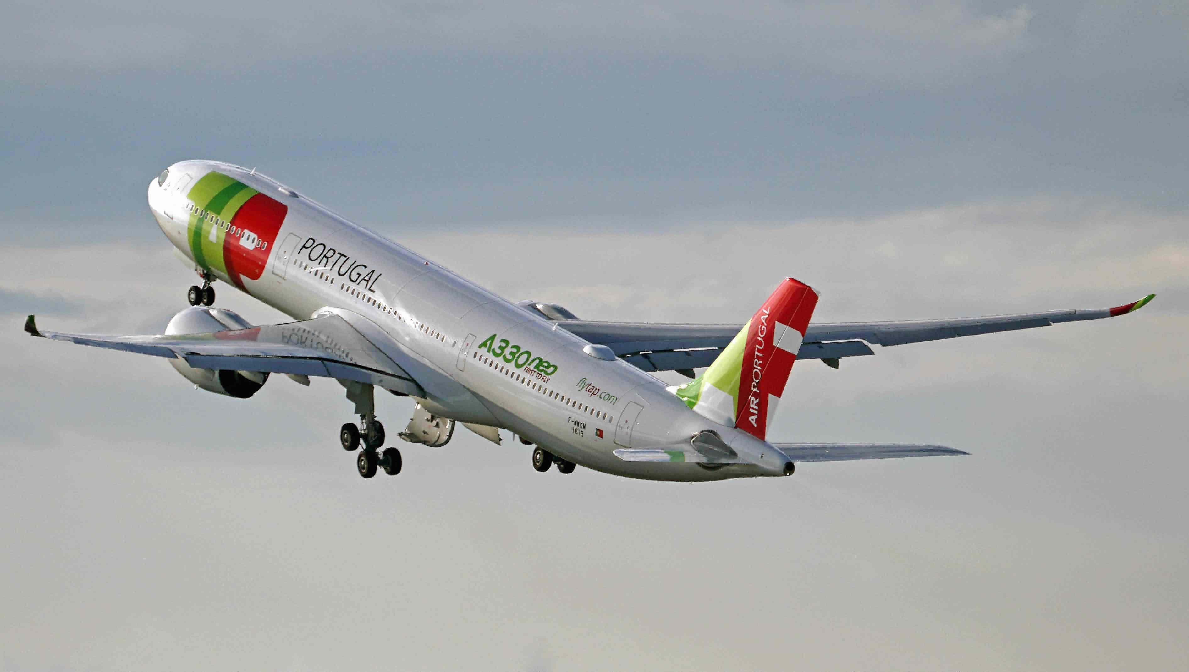 Airbus A330 Climbing